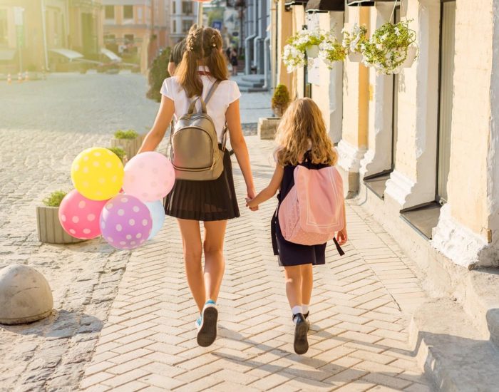 19/08/2017 Camiando al cole, la nueva iniciativa que defiende la AEP.

caminando al cole es lo ideal, pero para muchas familias también es una utopía. Bien porque el cole está demasiado lejos, o porque hay que levantar a los niños una hora antes, o porque no podemos acompañarles, sobre todo, si luego tenemos que volver para ir al trabajo... Sin embargo, tiene tantos beneficios que todos sabemos que podemos y tenemos que hacer un esfuerzo.

SOCIEDAD
ISTOCK