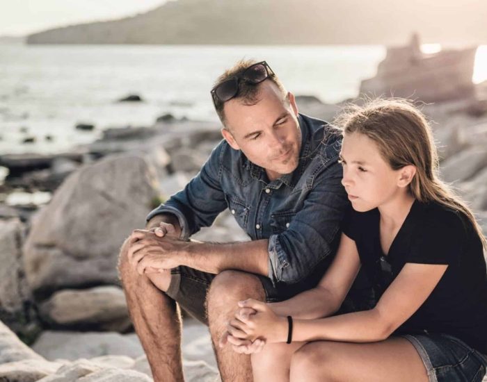 13/10/2019 Hablar a los jóvenes en un lenguaje que ellos entiendan para inculcarles buenos hábitos..

nativos digitales ya han crecido. Aquellas generaciones que nacieron en un mundo repleto de tecnologías y en donde internet es el rey cuentan son sus propias reglas. Normas marcadas por este entorno digital en el que viven y que deben ser tenidas en cuenta por aquellas personas que quieran lanzarles un mensaje. Dicho y hecho, esta es la vía a través de la que la Asociación Española de Pediatría, AEP, quiere llegar a los jóvenes.

SOCIEDAD
ISTOCK