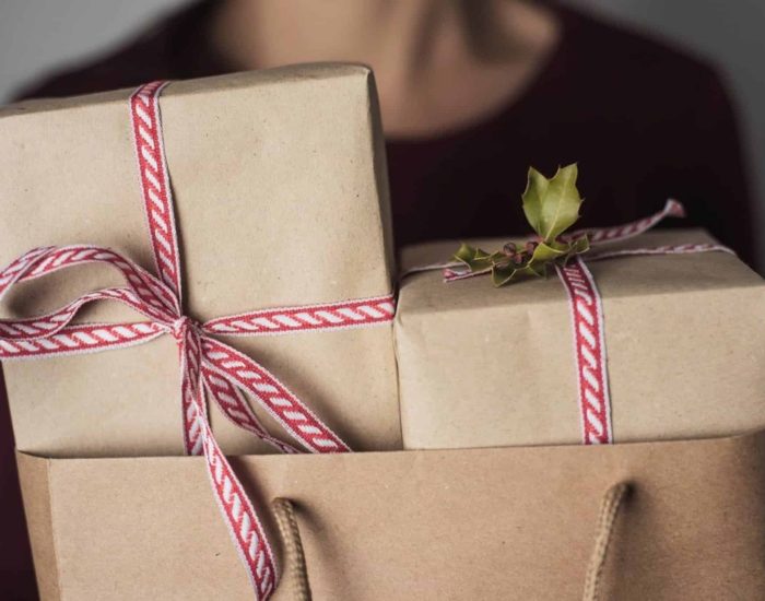 07/12/2019 Los mejores consejos antes de ir a la compras de Navidad y hacerse con la lista que han pedido los más pequeños..

acerca la Navidad, una época en donde los regalos son un elemento presente en todos los hogares. Las listas con las peticiones de los más pequeños son extensas e incluyen todo tipo de productos. Por otro lado, las charlas entre padres, los anuncios en televisión y las propias preferencias de los progenitores también entran en juego a la hora de decidir qué presente elegir para los pequeños.

SOCIEDAD
ISTOCK