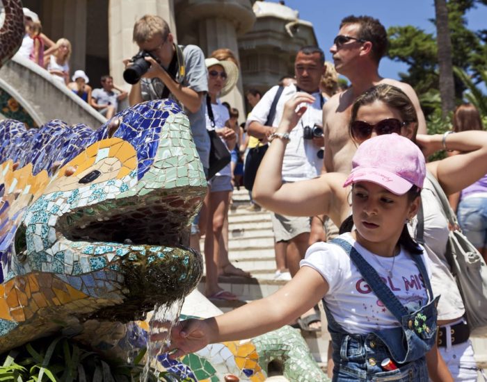 04/08/2011 5 Planes Con Niños Para Descubrir Barcelona.

cabe duda de que Barcelona es una de las ciudades españolas con una oferta lúdica, cultural y gastronómica más amplia y, además, que se adapta a todos los públicos y edades. Desde sus soleadas playas, hasta sus parques, pasando por sus museos y edificios emblemáticos, Barcelona es el lugar perfecto para disfrutar en familia. A veces no es fácil encontrar actividades aptas para realizar con los niños, por eso en este artículo te proponemos cinco planes que puedes hacer con niños en la Ciudad Condal para que los más pequeños de la casa se lo pasen a lo grande.

SOCIEDAD
ISTOCK