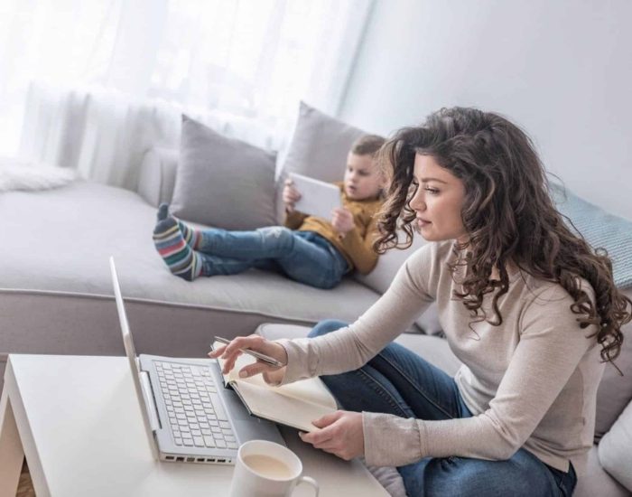 16/04/2020 Aprovecha el tiempo: haz un curso online durante la cuarentena del coronavirus.

tan acostumbrados a la rutina diaria, a los compromisos con el trabajo, la escuela o la universidad, que cuando paramos todo esto por completo no sabemos qué hacer con tanto tiempo libre. La cuarentena del Coronavirus no tiene que volverse una pesadilla en casa. Al contrario, es una excelente oportunidad para aprovechar el tiempo en cosas productivas.

SOCIEDAD
ISTOCK