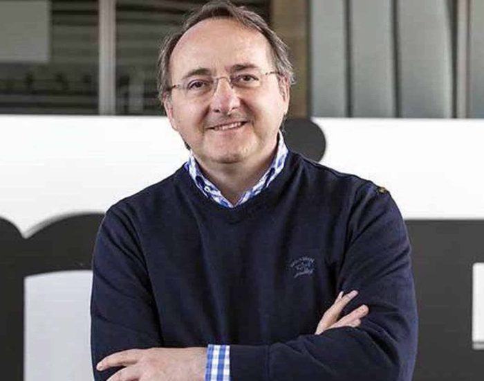 12/05/2020 Hablamos con Manuel Herrera, catedrático de Sociología, sobre la transformación digital a la que nos enfrentamos.

consecuencia de la pandemia, la cultura digital se abre decididamente camino en la vida cotidiana de la gente: en las opciones de ocio, en la cesta de la compra, en las clases de nuestros hijos... El catedrático de Sociología Manuel Herrera de UNIR, Doctor en Ciencias Políticas y Sociología (con Premio Extraordinario) y Licenciado en Geografía e Historia y Filosofía por la Universidad de Granada, razona la transformación digital a la que nos enfrentamos.

SOCIEDAD
UNIR