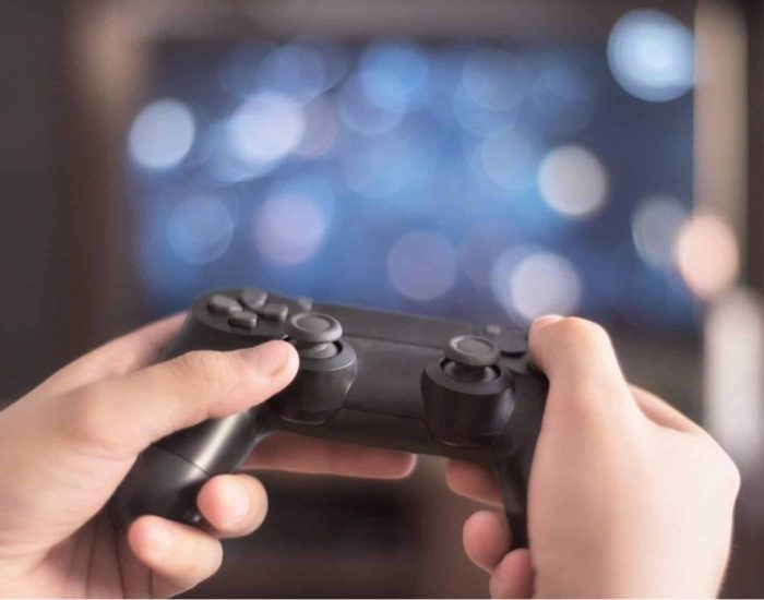 16/05/2020 El confinamiento aumenta el riesgo de adicción a las pantallas y a los videojuegos en los más pequeños..

confinamiento derivado de la pandemia del coronavirus sigue su curso. Si bien poco a poco las medidas de prevención poco a poco van relajándose, quedarse en casa sigue siendo el consejo de las autoridades sanitarias. Las aulas siguen cerradas y el tiempo que se permite fuera del hogar es reducido, por lo que hay que seguir pensando qué hacer para distraerse mientras todo vuelve a la normalidad.

SOCIEDAD
ISTOCK