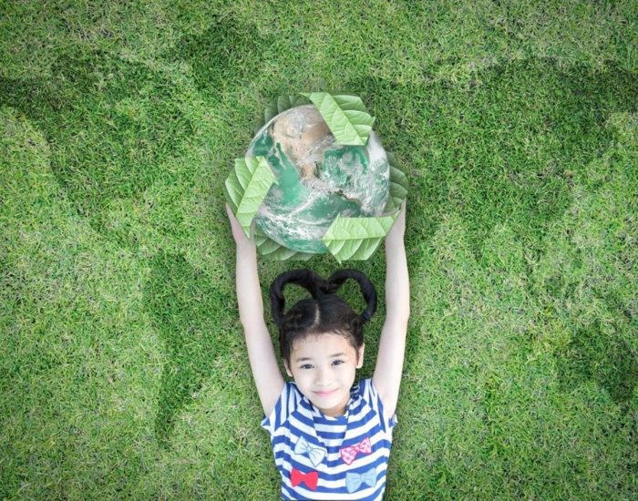 03/06/2020 7 cosas que los niños pueden hacer para salvar el medio ambiente.

efecto invernadero, la contaminación, el deterioro de la capa de ozono... En un mundo en el que las agresiones ambientales son un hecho habitual es prioritario tratar de educar en este ámbito a los más jóvenes de la casa. Sólo así estaremos asegurando la supervivencia de nuestro planeta. Y para ello, nada mejor que instarles a realizar pequeñas actividades ecológicas. Aunque parezca mentira los niños pueden contribuir de muchas formas a la hora de evitar la degradación del medio ambiente.

SOCIEDAD
ISTOCK