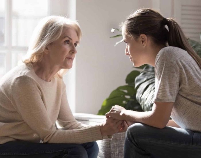 05/06/2020 Cuando el adolescente se quiere ir de casa.

evadirse, correr, desaparecer... fugarse. ¿Una necesidad del adolescente? ¿O, más bien, una consecuencia de la falta de cariño y de la presión?  Numerosos chicos y chicas abandonan cada año el hogar paterno con los peligros que conlleva para ellos -jóvenes e inmaduros aún- vagabundear por las calles o acabar uniéndose a grupos y personas de pocos principios. Aunque, la mayoría de estas fugas duran apenas unas horas o días a lo sumo, a veces pueden prolongarse en el tiempo.

SOCIEDAD
ISTOCK