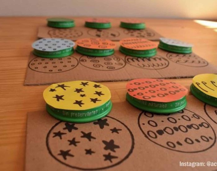 22/06/2020 Juega a reconocer semejanzas y diferencias con este puzzle.

ser un águila reconociendo las semejanzas y las diferencias entre dibujos y trazos parecidos, podemos jugar a este divertido puzzle que podemos crear nosotros mismos en casa. La idea consiste en desarrollar la capacidad de observación de los niños mientras juegan y se divierten con el juego que ellos mismos han elaborado.

SOCIEDAD
ACTIV.KIDS