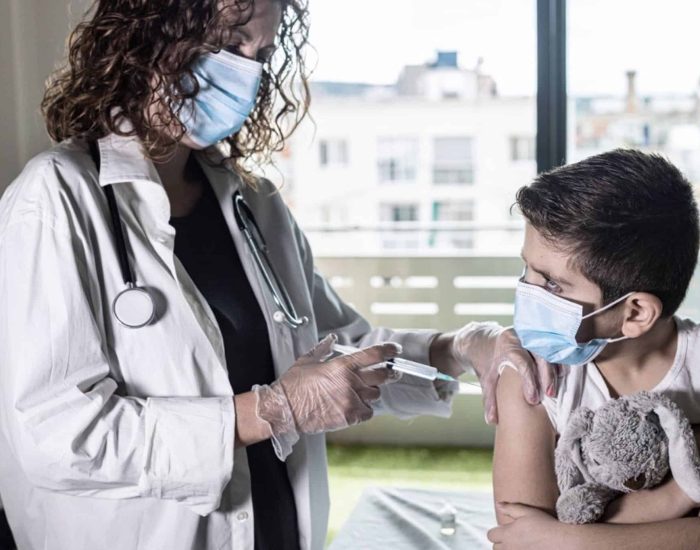 27/06/2020 Las vacunas también deben estar presentes durante la nueva normalidad..

salud durante el confinamiento ha sido uno de las grandes preocupaciones de las familias Muchos han sido los temas que han centrado la atención de las familias: nutrición, la misma transmisión del virus. Pero también hay que tener en cuenta cuestiones que son previas a la misma pandemia, como por ejemplo las vacunaciones, que en muchos casos se han dejado de lado por miedo a lo que pueda suceder en los centros de salud.

SOCIEDAD
ISTOCK