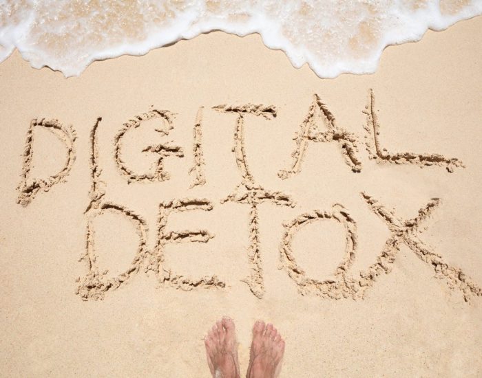 30/03/2019 Desconecta de los dispositivos digitales: beneficios.

la concentración, el despliegue de la imaginación, el disfrute del momento o la introspección son algunos de los posibles efectos positivos del bloqueo de demandas de atención que llegan hasta nuestro móvil. "   La desconexión consciente debe ser reivindicada como un derecho y promovida como un hábito saludable.

SOCIEDAD
ISTOCK