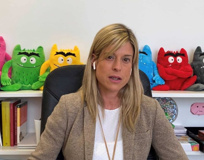 07/07/2020 María Campo: "Se puede ser buena madre y a la vez querer tu desarrollo profesional".

Antes, la conciliación estaba unida al hecho de "estar en casa", pero el Estado de Alarma y el teletrabajo lo han cambiado todo. El confinamiento que hemos vivido ¿va a traer consigo una nueva manera de entender la conciliación? María Campo, profesora del Máster en Orientación Educativa Familiar de UNIR, aborda cómo compaginaremos familia y trabajo a partir de ahora.

SOCIEDAD
EDUKA&NATURE