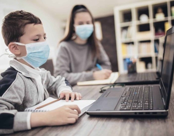16/07/2020 Así será la vuelta al cole de forma presenical.

ha diseñado una "Guía" que ayuda a crear  entornos flexibles que permiten agrupaciones múltiples, distintos usos y la aplicación de metodologías variadas atendiendo también a la seguridad post Covid, transformando el  concepto 'aula' como compartimento estanco en otro abierto, flexible y dinámico.

SOCIEDAD
ISTOCK