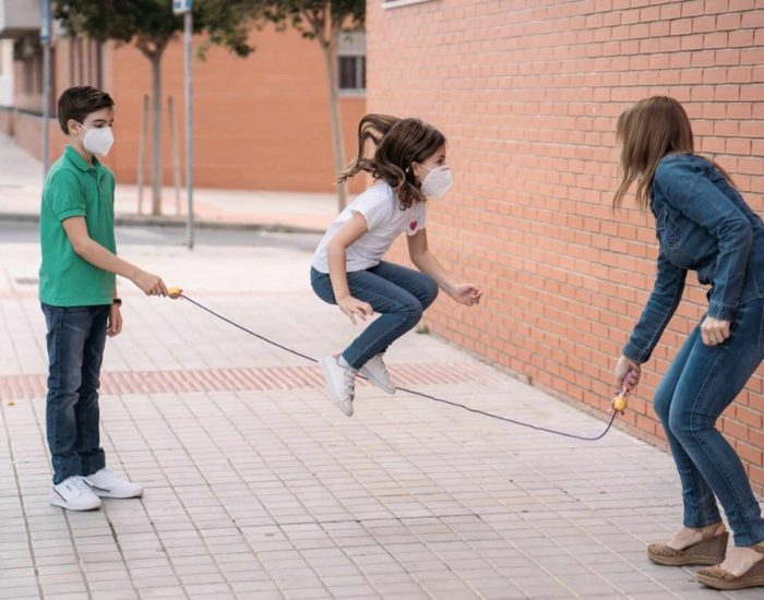 20/08/2020 El juego que implica actividad física cuenta con más beneficios en el desarrollo de los niños que las pantallas.
SOCIEDAD
ISTOCK