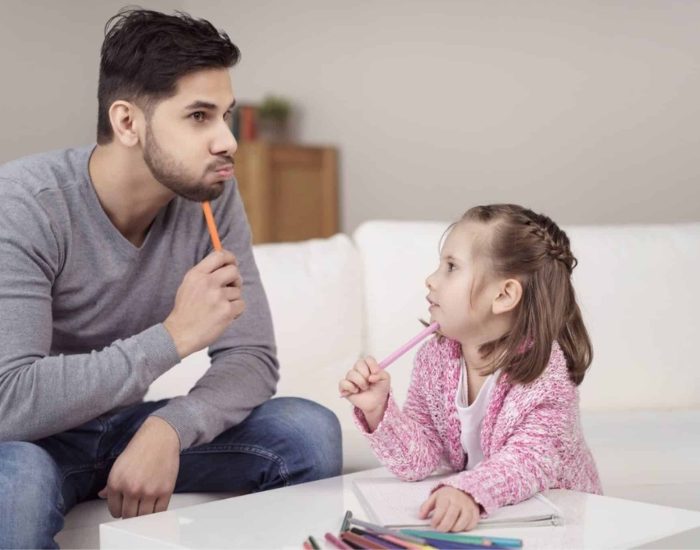 26/09/2020 Los mejores consejos para mejorar el speaking en niños nos lo dan en Art & English.

el inglés ya no es un plus en el currículum, es una exigencia. La lectura, la escritura y, en especial, la pronunciación son aspectos que deben interiorizarse para alcanzar el mayor nivel. En especial esta última habilidad que permitirá una comunicación fluida en esta segunda lengua, abriendo muchas puertas a lo largo de la vida académica y laboral.

SOCIEDAD
ISTOCK