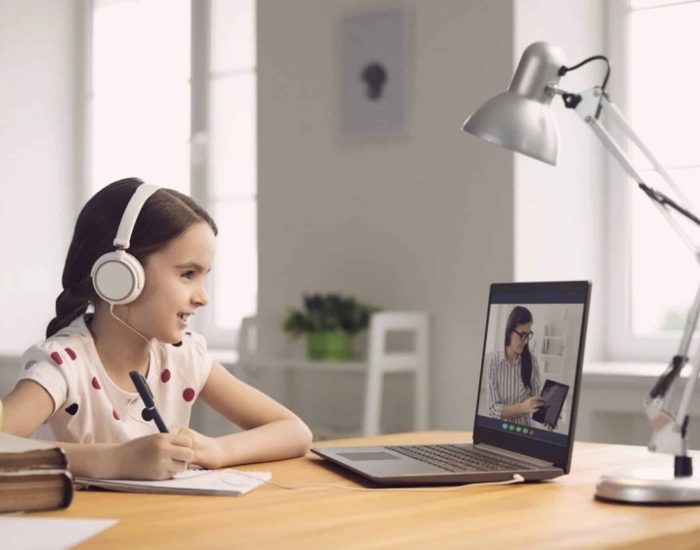 10/11/2020 ¿Tus hijos estudian con videos? ¿Por qué prefieren 10 minutos de videos a leer 50 páginas?
SOCIEDAD
ISTOCK