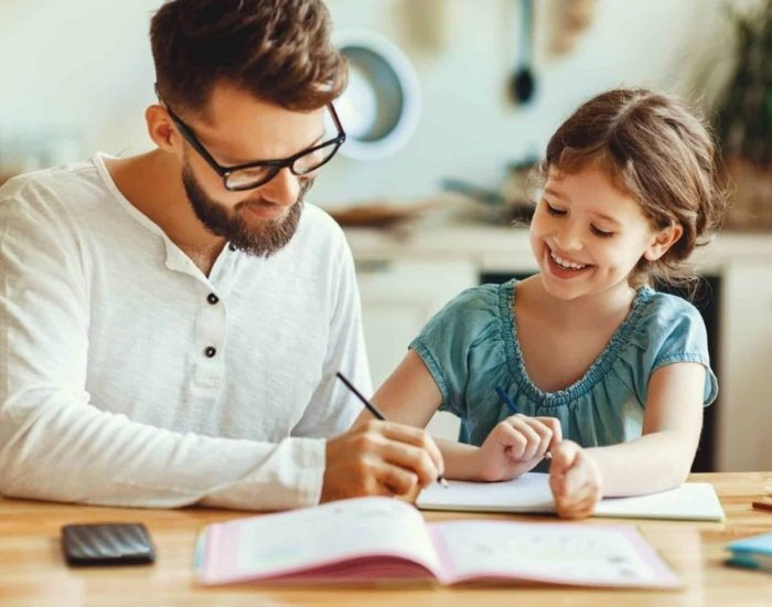 28-05-2021 5 Pasos Para Repartir Las Tareas Domésticas En Familia.

una casa es una tarea que requiere planificación, dedicación y tiempo. Son muchas las cosas que debemos hacer para estar bien alimentados, ir limpios, ser puntuales* y la colaboración entre todos los miembros de la familia se hace imprescindible en estos casos.

SOCIEDAD
ISTOCK