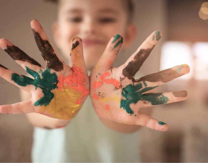 26-06-2021 Este verano es el mejor momento para el desarrollo de determinadas habilidades a través de manualidades..

está aquí el verano y este nos  trae las vacaciones de los más pequeños de la casa. Meses y meses de esfuerzo en el colegio derivan  en un periodo estival de tiempo libre y de ocio. Sin embargo, con el pasar de los días el descanso no es suficiente para rellenar todas estas horas vacías de obligaciones, y se hace necesario buscar quehaceres para los niños. Una buena opción son las manualidades, que no solo divierten sino que además fomentan diversas áreas de desarrollo.

SOCIEDAD
ISTOCK