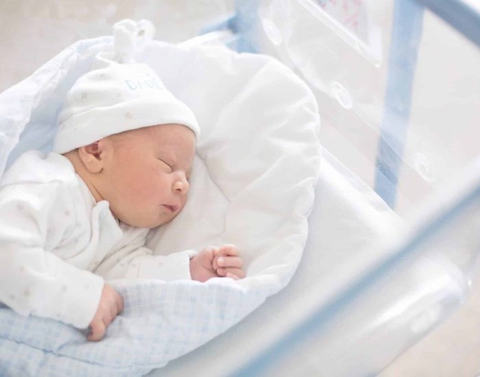 18-07-2021 Así es el primer día de vida de un recién nacido..

padre es toda una aventura, en especial cuando se tiene un primer niño. Los primerizos tienen muchas dudas de difícil respuesta y que no son contestadas hasta que no nacen los más pequeños. Los recién nacidos son una caja de sorpresas, en especial en su primer día de vida. ¿Qué se puede esperar en esta primera jornada del bebé al nacer? Tras esperar 9 meses es el momento de conocer a los pequeños.

SOCIEDAD
ISTOCK