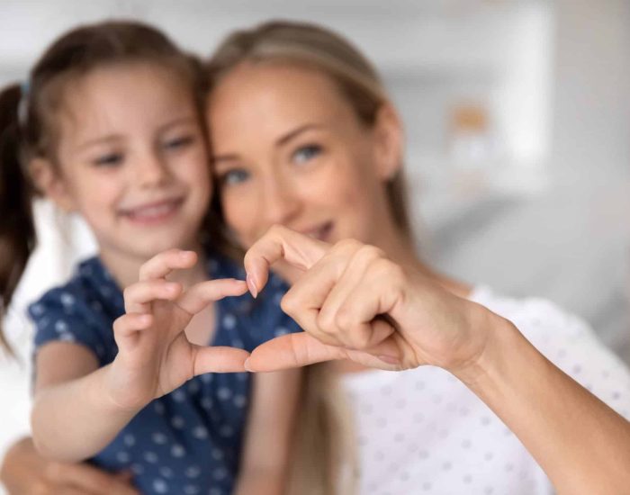 23-07-2021 Cómo debemos ser los padres para tocar el corazón de nuestros hijos.

educar también se aprende. A los padres no nos enseñan a ser padres. Pero si le dedicamos un tiempo de reflexionar a llegar al corazón de nuestros hijos, con los límites que necesitan y la empatía que nos acerca a ellos, habremos conseguido el reto de una buena educación interiorizada, no impuesta.

SOCIEDAD
ISTOCK