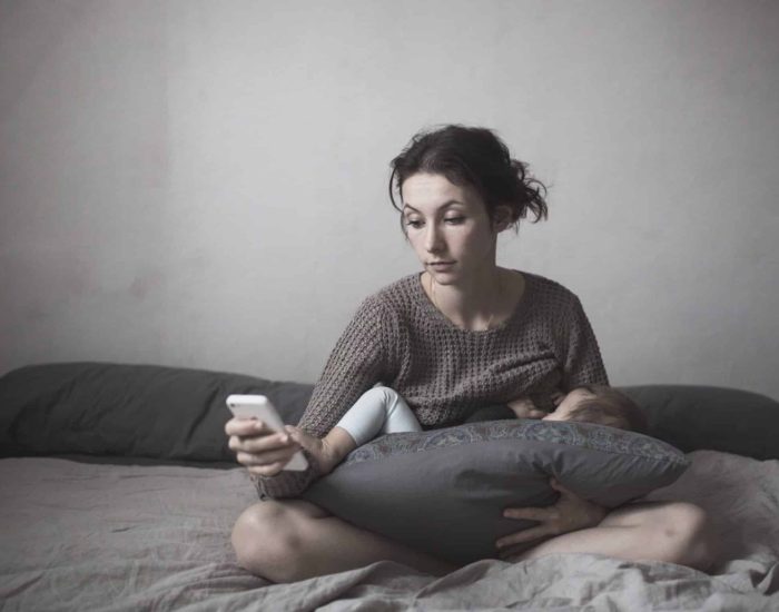 13-08-2021 Esta es la influencia de las nuevas tecnologías en la lactancia..

qué punto han alterado las nuevas tecnologías nuestras rutinas habituales? Mucho se habla se cómo estos avances nos han proporcionado un acceso, sin precedentes, a información, al tiempo que nos mantienen conectados con nuestros seres queridos. Por otro lado, también han dado lugar a problemas como los que surgen de la dependencia de estos dispositivos y al uso excesivo de las pantallas por parte de los más jóvenes.

SOCIEDAD
ISTOCK