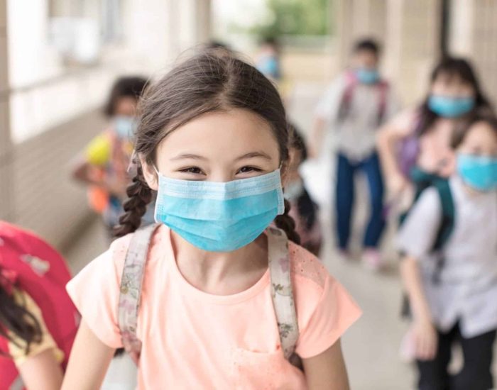 31-08-2021 Estos son algunos consejos para una vuelta al cole segura en plena pandemia..

pandemia y el confinamiento nos trajo la pausa del curso escolar y la continuación en casa. Sin embargo, el pasado año académico se regresó a las aulas de manera presencial, una vuelta que se realizó con numerosas medidas de seguridad para evitar la expansión. Si bien existieron algunos casos de contagios, se puede decir que todas estas prevenciones fueron un éxito ya que no existieron grandes brotes en los colegios.

SOCIEDAD
ISTOCK