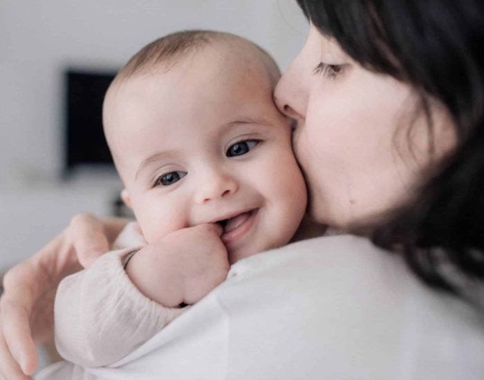 05-09-2021 Educación emocional en la primera infancia, lo que debes saber.

quien piensa que la enseñanza es algo que comienza cuando el niño empieza a notar su propia consciencia. Sin embargo, este desarrollo puede iniciarse desde la primera infancia, a edades muy tempranas. Un ejemplo es la educación emocional, que puede iniciarse en la etapa de los 0 a los 3 años, tal y como señala la psicóloga Begoña Ibarrola, quien indica que esta evolución supone grandes pasos en la preparación para una vida autónoma y plena.

SOCIEDAD
ISTOCK