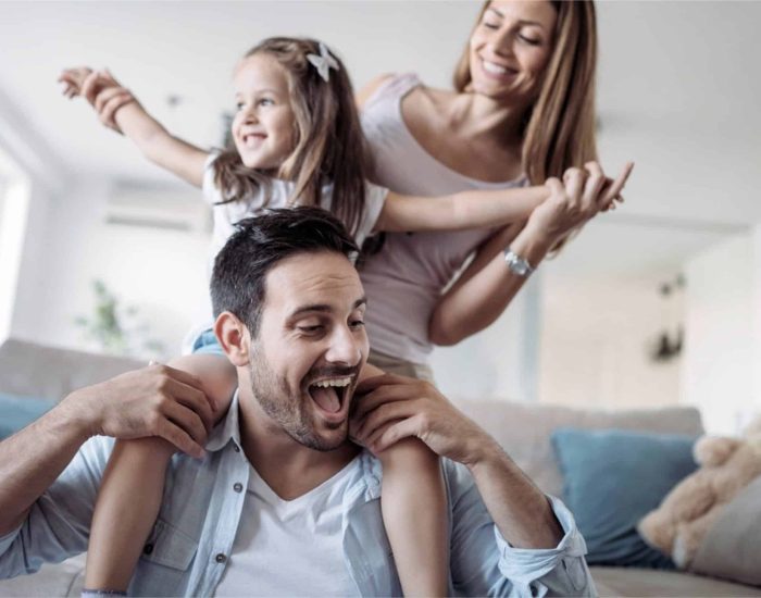 21-11-2021 El juego en familia vincula en la familia..

con los hijos es una de las actividades de las que más puede disfrutar un padre y una madre. Estos momentos de ocio no solo suponen risas, sino que además generan grandes recuerdos que quedan en la memoria de todos. Además, es una de las mejores opciones que aseguran un fuerte vínculo dentro del hogar.

SOCIEDAD
ISTOCK