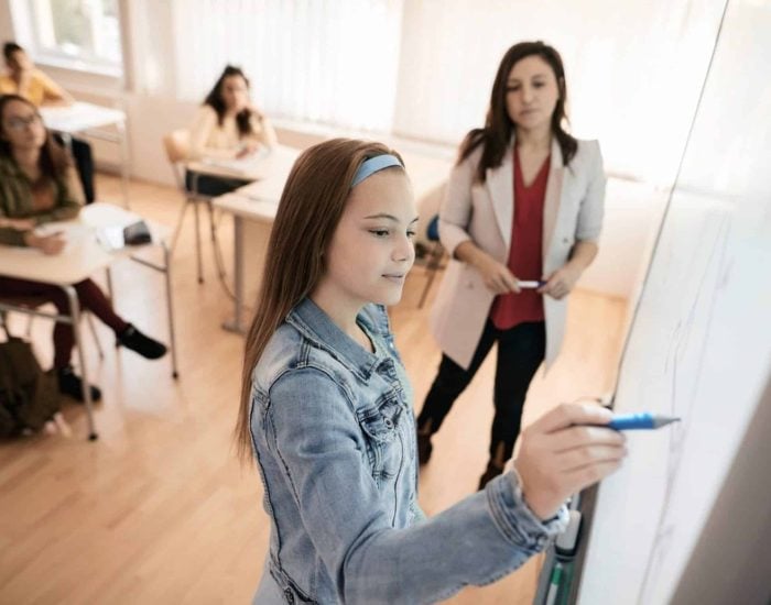 02/04/2022 ¿Están preparados las nuevas generaciones para el mundo laboral? Los profesores opinan.

colegio y el instituto no dejan de ser dos pasos previos de cara al mundo laboral. En estos entornos académicos los niños, y adolescentes, van desarrollando una serie de conocimientos y habilidades que los preparará para sus futuros empleos. No solo hay que pensar en las asignaturas y contenidos teóricos, también hay que tener en cuenta la madurez e independencia que se adquieren durante todos estos años.

SOCIEDAD
ISTOCK