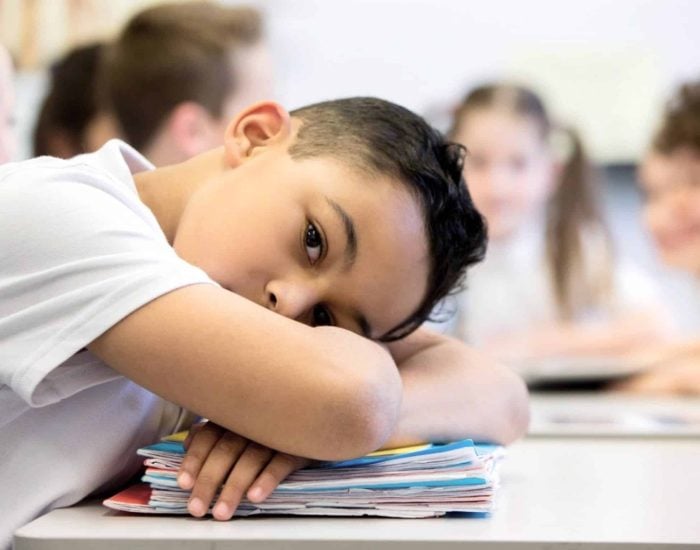 17/04/2022 El trastorno del aprendizaje no verbal puede alterar el día a día de los niños que lo padecen..

muchas formas de comunicarse. La más habitual es usar las herramientas propias de nuestro idioma, pero también podemos interactuar con otros de forma no verbal. De esta forma, aunque no hayamos dicho nada, podemos indicar que estamos enfadados, o reconocer que otra persona se ha molestado con nosotros. Sin embargo, en algunas ocasiones estas habilidades fallan.

SOCIEDAD
ISTOCK