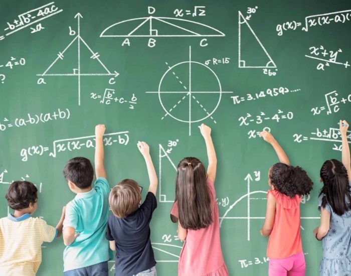 27/04/2022 Niñas y niños iguales en matemáticas, según la UNESCO.

matemáticas, la brecha de género que favorece a los niños en los primeros cursos desaparece gradualmente, según una nueva publicación del Informe de Seguimiento de la Educación en el Mundo de la UNESCO. El texto hace un llamamiento para que reflexionemos más sobre la desigualdad de género y las barreras que todavía impiden a las niñas desarrollar su potencial.

SOCIEDAD
ISTOCK