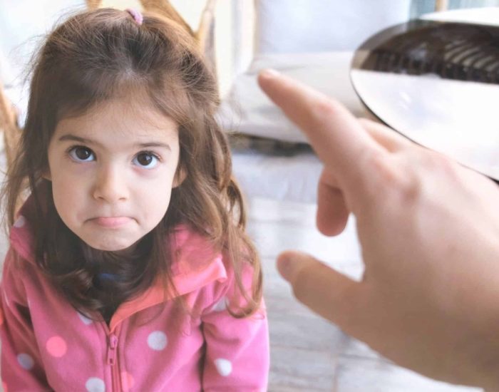 14/05/2022 Amor y disciplina, cómo combinarlos en la crianza de tus hijos.

crianza de los niños es un proceso que puede parecer sencillo pero que al enfrentarlo hace que los padres tengan que afrontar demasiadas preguntas. ¿Cómo responder ante ciertas actitudes de los hijos? ¿Hay que tener manga ancha y dejarlo pasar, o hay que tener mano dura desde el minuto número uno? Las decisiones que se tomen desde luego que influirán en el tipo de persona que serán.

SOCIEDAD
ISTOCK