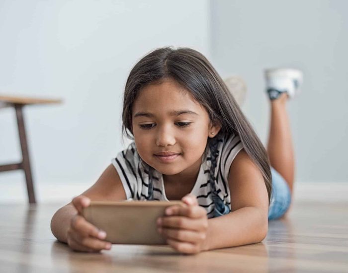 13/02/2017 Fundación ANAR, el teléfono que ayuda a niños y adolescentes.

Teléfono ANAR de Ayuda a Niños y Adolescentes ANAR  una línea ayuda gratuita y confidencial, que opera en todo el territorio nacional las 24 horas del día los 365 días al año. Ofrece de forma inmediata a los menores una ayuda profesional,  psicológica, social y jurídica, cuando éstos tienen problemas, se encuentran en situación de riesgo, o simplemente  están desorientados en un momento determinado. Esta atención también va dirigida a aquellos adultos que demanden orientación para ayudar a un menor de su entorno a través del Teléfono del Adulto.

SOCIEDAD
ISTOCK