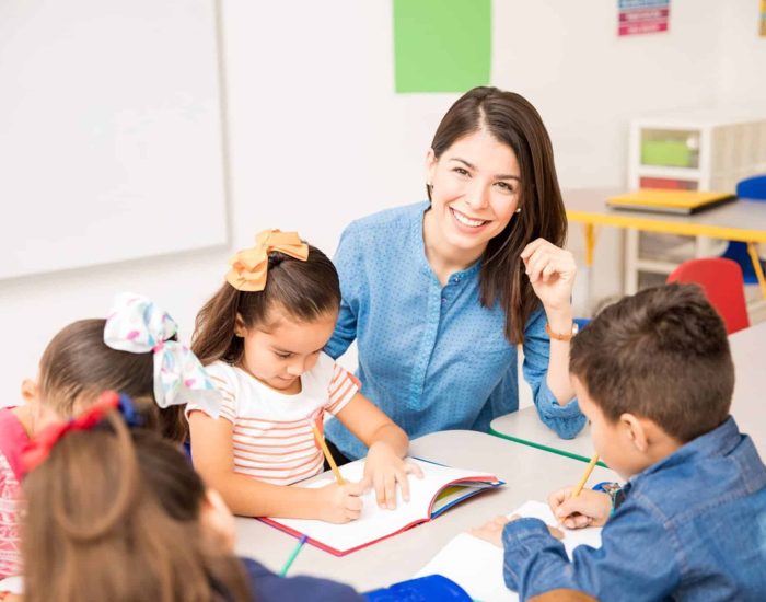29/10/2017 Cómo influye el temperamento en el aprendizaje infantil.

temperamento es una característica innata y estable de la personalidad que afecta cómo un niño se comporta, se relaciona y aprende. Los niños con diferentes temperamentos pueden tener necesidades y desafíos únicos en el aprendizaje.

SOCIEDAD
ISTOCK
