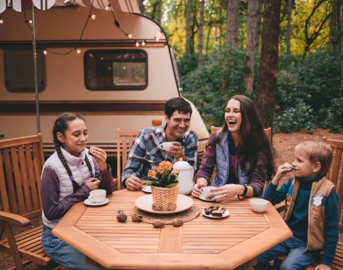 08/03/2023 Campings con niños, la nueva revolución del sector turístico.

la llegada del mes de marzo, las vacaciones comienzan a ser uno de los temas de preocupación en la mayoría de las familias. Las principales compañías de viajes se encargan de realizar todo tipo de publicidad para convencernos de que su paquete de servicios es mucho mejor que el de cualquier otra opción que podamos valorar.

SOCIEDAD
ISTOCK