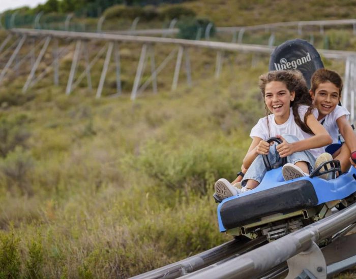 31/03/2023 Sendaviva, nuevas atracciones para celebrar el 20 aniversario.

Parque de la Naturaleza navarro Sendaviva celebra su 20º aniversario a partir del 25 de marzo con una temporada llena de novedades y sorpresas para conmemorar sus dos décadas de existencia. Entre las múltiples atracciones que el parque tiene preparadas para este año especial, destacan el regreso de 'Bobsleigh' y 'La Gran Tirolina', que ofrecerán emociones fuertes a los visitantes que se atrevan a probarlas. Además, se podrá explorar la historia de Sendaviva en la nueva 'Sala de Exposiciones', que contará con una muestra de fotografías, vídeos y otros materiales, mientras que el nuevo 'Auditorio del Pueblo' ofrecerá actuaciones musicales en vivo al final de cada día.

SOCIEDAD
SENDAVIVA