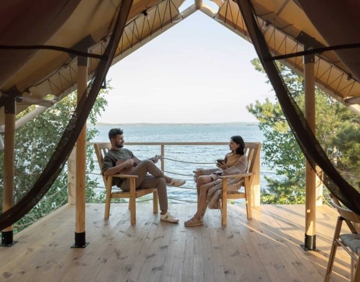 27/04/2023 Glamping: ir de camping, pero con glamour en el Puente de Mayo.

glamping en familia es una forma divertida y emocionante de disfrutar de la naturaleza sin tener que renunciar a las comodidades y al confort. El glamping es una combinación de camping y glamour, donde se pueden experimentar las maravillas del aire libre, sin tener que sacrificar el lujo y la comodidad.

SOCIEDAD
ISTOCK