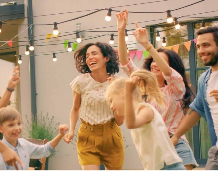30/05/2023 El arte de celebrarlo todo en familia.

Las actividades en familia promueven el vínculo, la confianza y el amor por cada uno, además de fortalecer la autoestima de los niños al ver que sus opiniones se tienen en cuenta. Es un buen momento para anunciar decisiones o acontecimientos importantes en la familia.

SOCIEDAD
ISTOCK
