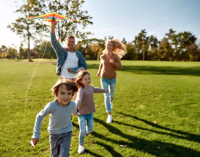 04/07/2023 En vacaciones, el cerebro no para: actividades para potenciarlo.

desarrollo cognitivo en los niños y adolescentes es un proceso fundamental para su crecimiento, bienestar y éxito en la vida. Aunque en verano es necesario aprovechar para descansar, también es importante que no se detengan los esfuerzos por estimular el desarrollo cognitivo de nuestros hijos. Es más, podemos aprovechar el propio contexto, pues esta temporada puede convertirse en una oportunidad clave para fomentar el aprendizaje y la creatividad en un ambiente más relajado y controlado.

SOCIEDAD
ISTOCK