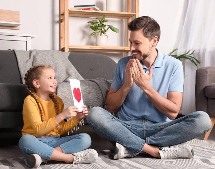 20/07/2023 ¿Qué Regalar A Papá En Su Cumpleaños? Muchas Ideas Y Consejos.

el regalo perfecto para el próximo cumpleaños de papá, puede ser complicado. Sobre todo cuando dice que no quiere nada. Aunque seguro que lo dice de corazón, y con una felicitación y un abrazo de los niños le bastaría, lo cierto es que no hay una sensación mejor que ver como se iluminan sus ojos cuando le regalas algo sorprendente.

SOCIEDAD
ISTOCK