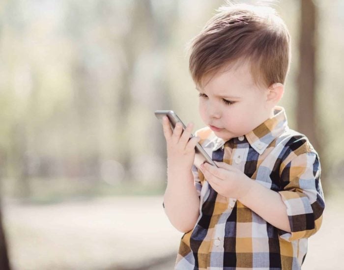07/08/2023 Este verano las nuevas tecnologías nunca deben ser las encargadas del cuidado de tus hijos..

verano significa el pistoletazo de salida para uno de los periodos de tiempo libre más largos para los hijos. Y las nuevas tecnologías se posicionan como una de las alternativas más atractivas para los más pequeños. Sin embargo, nunca hay que permitir que las pantallas se conviertan en los cuidados de los niños y, por supuesto, que se suplan otras actividades como pueden ser la piscina, o quedar con amibos.

SOCIEDAD
ISTOCK