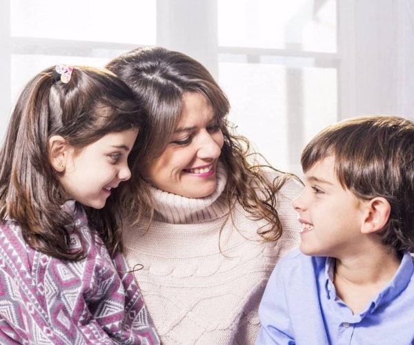 La educación de los hijos y el iceberg: ¿por qué la persona se construye en la familia?