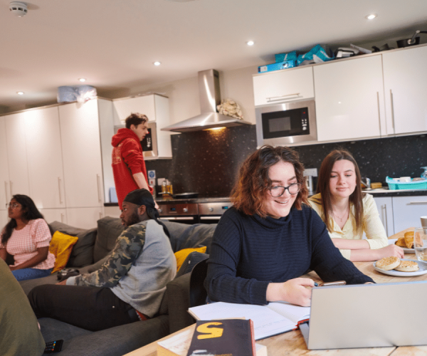 El primer curso fuera de casa: cómo preparar a los hijos para vivir y estudiar con autonomía